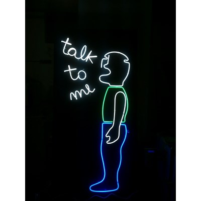 Talk to me, 2015, Neon su legno, 200x100 cm