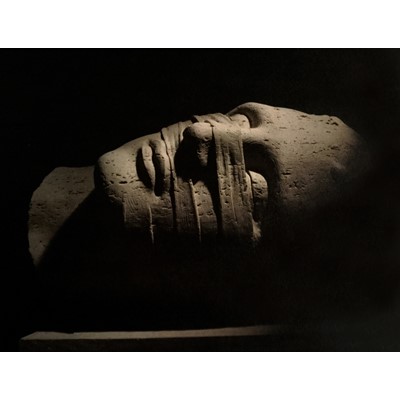 Eros bendato, 2004, travertino, 72x94x68 cm