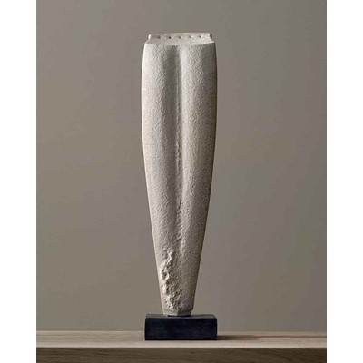 Figure en devenir, 2021, calcare bianco d'Egitto, 67x17x12 cm