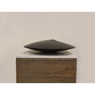 Untitled, 2022, granito nero, Ø 60 cm