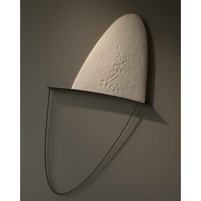 Miroir en miroir, 2018, calcare bianco del Sinai e ferro, 116 x 68 cm